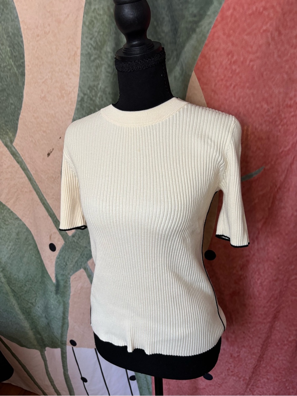 New Cream Ribbed Short-Sleeve Crewneck Top with Contrast Trim